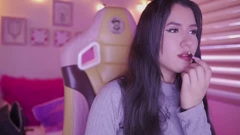 CLOE  online show from February 23, 9:45 pm