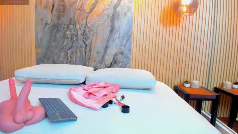 Snapshot of chloe_murray chatting on October 28, 8:11 pm CHLOE online show from October 28, 8:11 pm