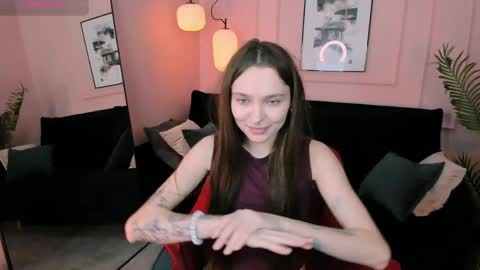 Chloe online show from June 6, 2:11 pm