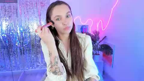 Chloe online show from June 26, 1:59 pm