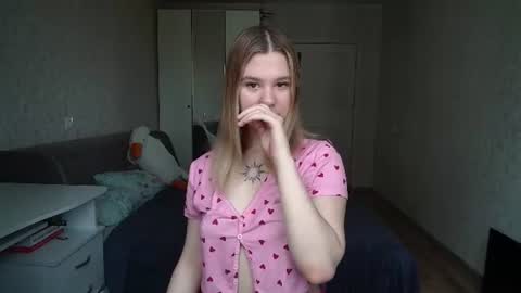 Snapshot of chloe_vance chatting on July 2, 5:02 am Chloe online show from July 2, 5:02 am