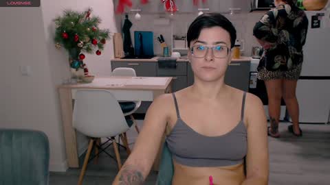 Eva and Sandra online show from January 4, 7:44 pm