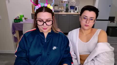 Eva and Sandra online show from February 25, 6:23 am