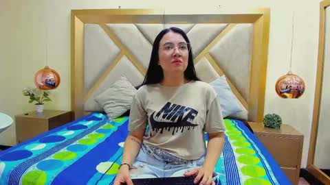 chloeashfoord online show from April 13, 1:05 pm