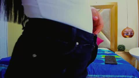 chloeashfoord online show from April 17, 1:03 pm