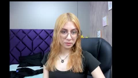 Snapshot of chloecampbell03 chatting on November 28, 11:35 am chloecampbell03 online show from November 28, 11:35 am