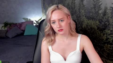 Chloe Deccker online show from May 18, 4:07 am