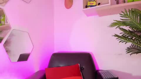 Snapshot of chloee_adams_ chatting on March 5, 8:00 pm Chloe online show from March 5, 8:00 pm