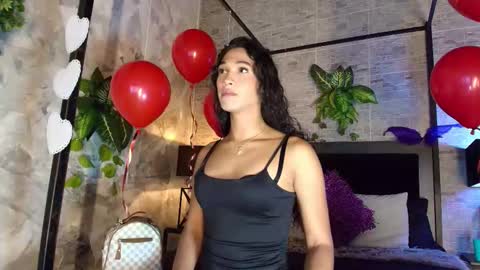 Snapshot of chloee_adams_ chatting on February 7, 7:17 pm Chloe online show from February 7, 7:17 pm