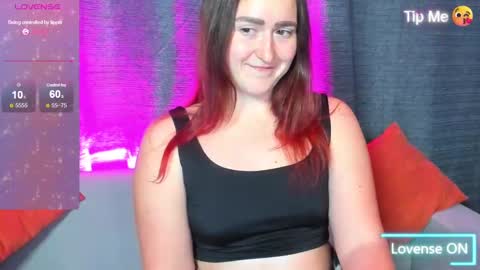 Snapshot of chloee_brookss chatting on December 5, 1:17 pm Chloee online show from December 5, 1:17 pm