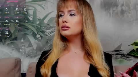 Chloee online show from November 21, 7:01 pm