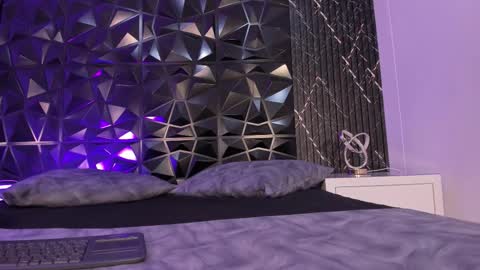 chloegils online show from December 14, 1:27 pm