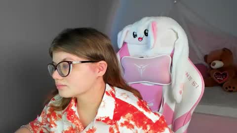 ChloeHalses online show from January 19, 5:11 am