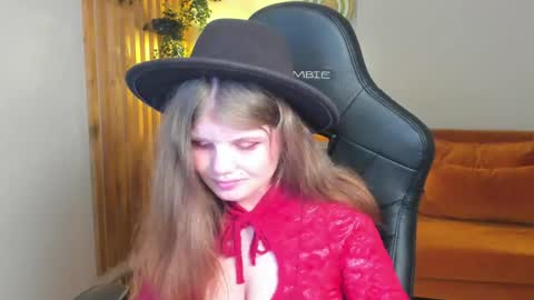 ChloeHalses online show from May 10, 5:07 pm