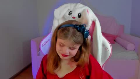 ChloeHalses online show from May 12, 5:59 am