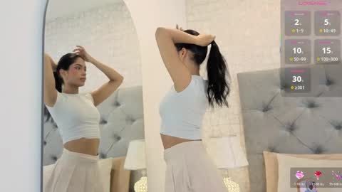 C H L O E  M O O N online show from April 1, 11:22 am