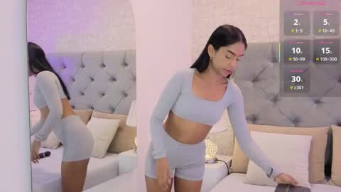 C H L O E  M O O N online show from April 14, 10:43 am