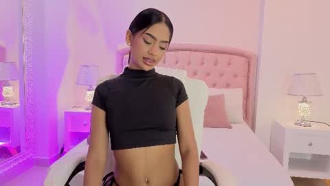 C H L O E  M O O N online show from July 14, 1:39 pm