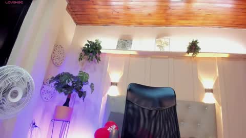 Snapshot of chloerossee chatting on February 14, 1:56 am Chloe rosse online show from February 14, 1:56 am