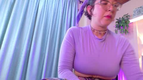 Snapshot of chloerossee chatting on December 19, 1:23 am Chloe rosse online show from December 19, 1:23 am