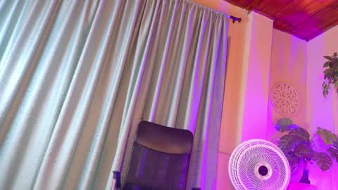 Snapshot of chloerossee chatting on December 20, 1:23 am Chloe rosse online show from December 20, 1:23 am