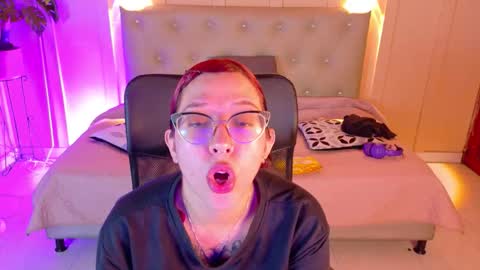 Snapshot of chloerossee chatting on December 21, 1:35 am Chloe rosse online show from December 21, 1:35 am