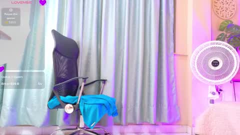 Snapshot of chloerossee chatting on January 9, 1:19 am Chloe rosse online show from January 9, 1:19 am