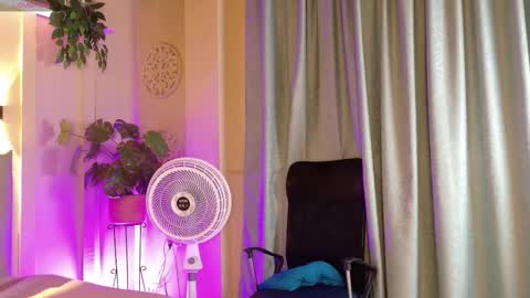 Snapshot of chloerossee chatting on February 10, 1:10 am Chloe rosse online show from February 10, 1:10 am