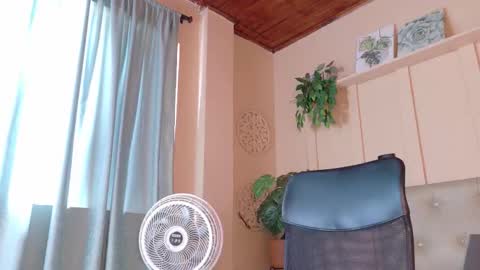 Snapshot of chloerossee chatting on February 14, 7:10 pm Chloe rosse online show from February 14, 7:10 pm