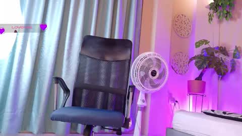 Snapshot of chloerossee chatting on February 20, 1:13 am Chloe rosse online show from February 20, 1:13 am