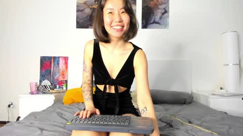 ChloeTaya online show from April 4, 6:33 am