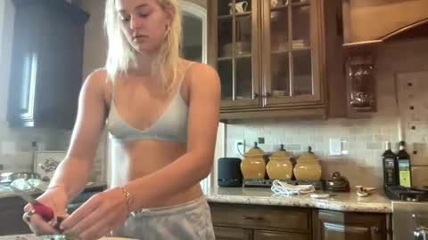 Chloe Babe online show from February 2, 11:47 pm