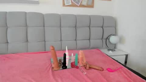 chlooe_zoe online show from March 11, 7:31 pm