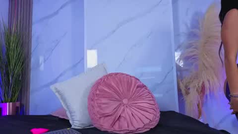 Snapshot of chlooee_ chatting on June 6, 3:33 am Chlooe online show from June 6, 3:33 am