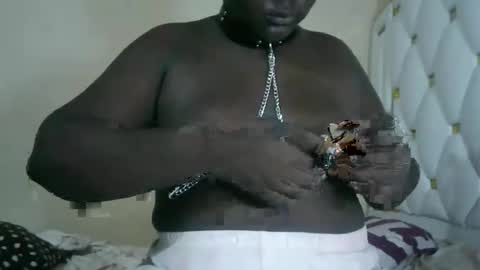 Snapshot of choclate_goddess chatting on December 21, 10:55 am Paula online show from December 21, 10:55 am