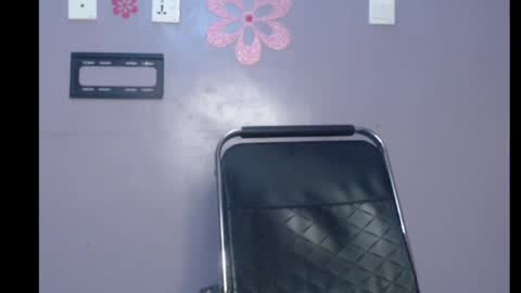 ESTHER online show from February 18, 4:37 pm