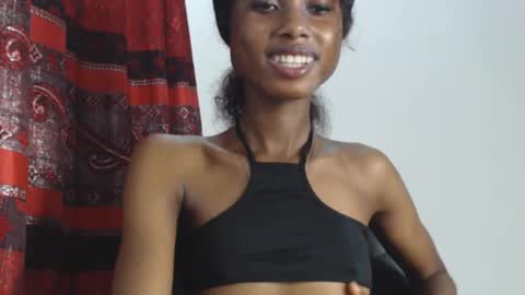 Snapshot of choco_petitqueen chatting on December 4, 10:57 am choco_petitqueen online show from December 4, 10:57 am