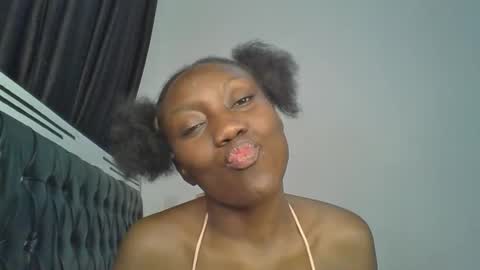 Snapshot of chocobear22 chatting on November 18, 11:15 pm chocobear22 online show from November 18, 11:15 pm