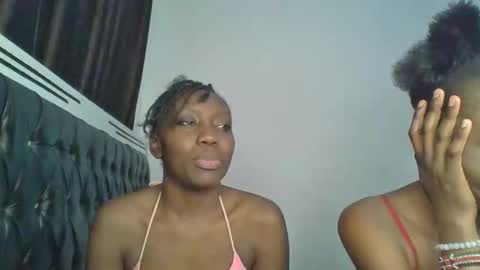 Snapshot of chocobear22 chatting on November 22, 12:20 am chocobear22 online show from November 22, 12:20 am