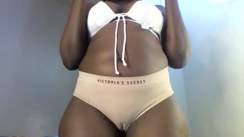 Snapshot of chocolate_enne_ chatting on November 13, 5:23 pm chocolate babes online show from November 13, 5:23 pm