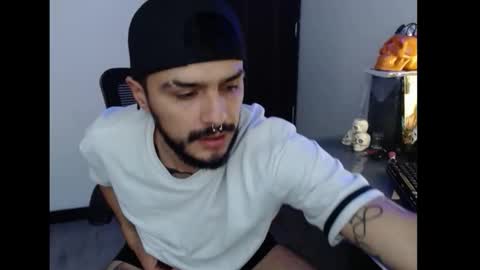 Snapshot of chris_demolisher chatting on March 4, 8:59 pm Im back here lets play hard online show from March 4, 8:59 pm