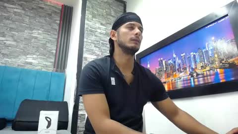 chris_dick2 online show from March 22, 5:22 am