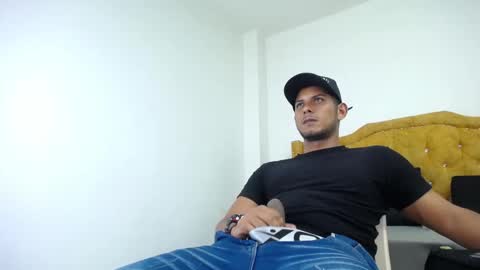 chris_dick2 online show from May 26, 5:03 am
