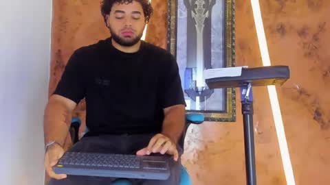 chris_evans00 online show from February 2, 11:53 am