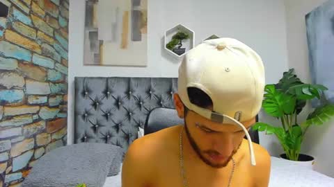 Snapshot of chris_grey2 chatting on June 17, 6:42 pm chris_grey2 online show from June 17, 6:42 pm