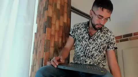 Snapshot of chris_kizz chatting on December 9, 11:26 am chris_kizz online show from December 9, 11:26 am