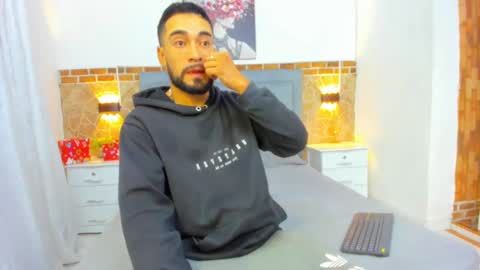 Snapshot of chris_kizz chatting on December 29, 11:18 am chris_kizz online show from December 29, 11:18 am