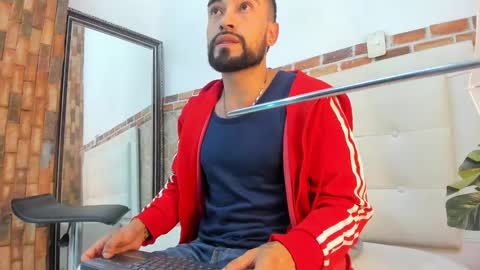 Snapshot of chris_kizz chatting on December 31, 11:20 am chris_kizz online show from December 31, 11:20 am