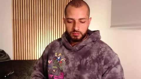 cris         Twitter magnum101010 insta magnumc20 online show from October 23, 2:22 am