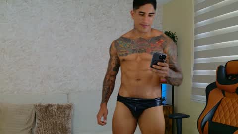 Snapshot of chris_reilly chatting on December 9, 8:23 pm chris reilly online show from December 9, 8:23 pm